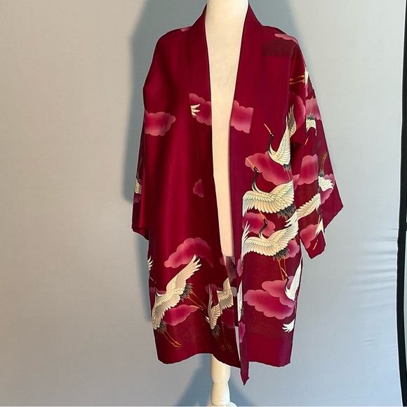 Maruko Kimono Ladies Medium Raspberry Polyester with Flying Crane Design - Picture 15 of 16
